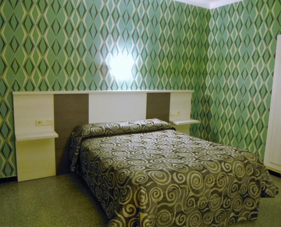 Hotel La Masia Pont de Molins Luaran gambar