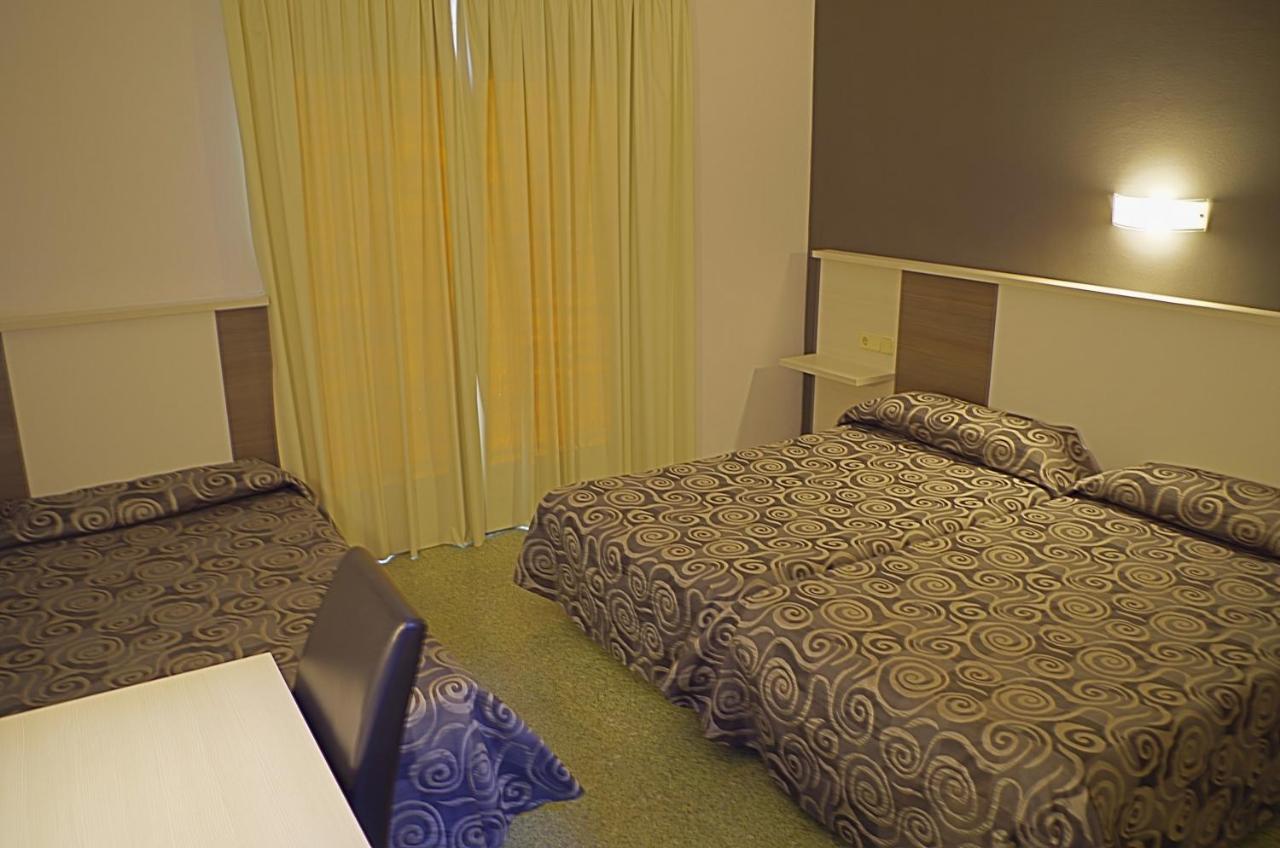 Hotel La Masia Pont de Molins Luaran gambar